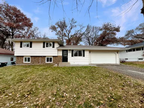901 Oak Ridge Pt NE, Blaine, MN 55434