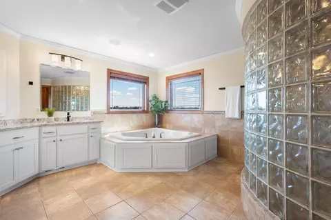 Bath - 1502 Epperstone Enclave, Byron, MN 55920 photo 3 of 6