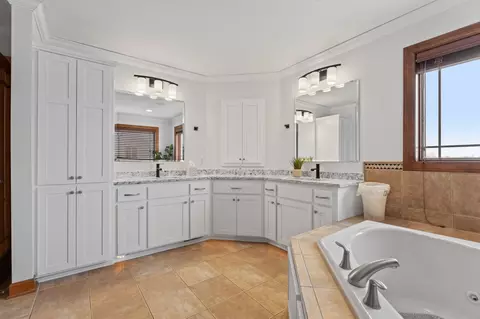 Bath - 1502 Epperstone Enclave, Byron, MN 55920 photo 2 of 6