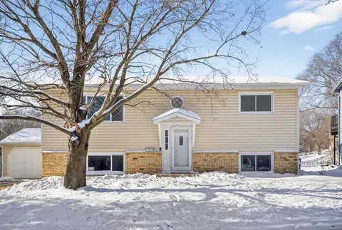 3709 Willow Heights Dr SW, Rochester, MN 55902