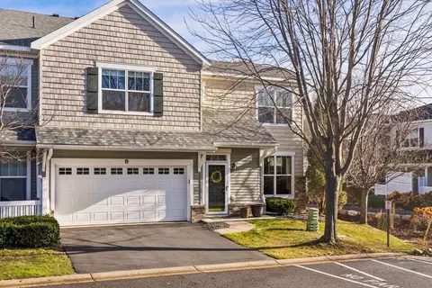 1632 Legacy Pkwy E #4, Maplewood, MN 55109