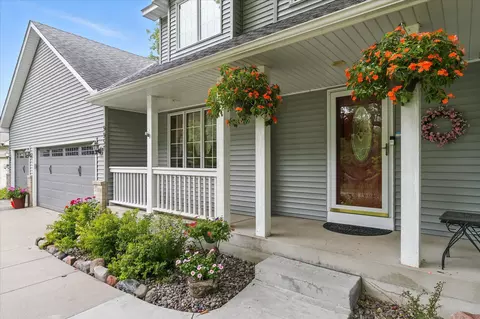 9957 171st St W, Lakeville, MN 55044