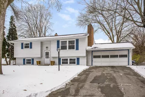 452 Terrace Dr, Roseville, MN 55113