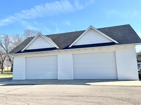 Exterior - 4986 Eagle Lake Rd, Willmar, MN 56201 photo 4 of 9