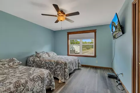 Bedroom - 4986 Eagle Lake Rd, Willmar, MN 56201 photo 2 of 6