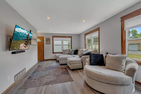 Living - 4986 Eagle Lake Rd, Willmar, MN 56201 photo 1 of 1