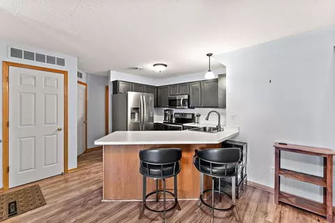 8663 Quarry Ridge Ln #C, Woodbury, MN 55125