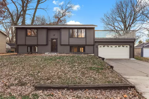 125 Glenmar Ave, Mahtomedi, MN 55115