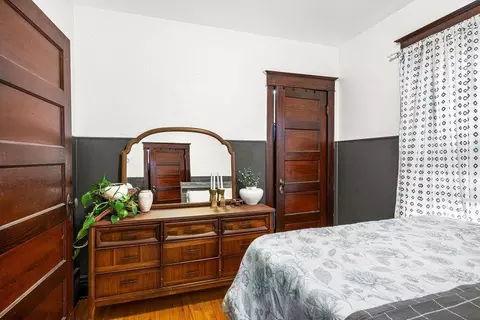 Bedroom - 3816 W 5th St, Duluth, MN 55807 photo 2 of 4