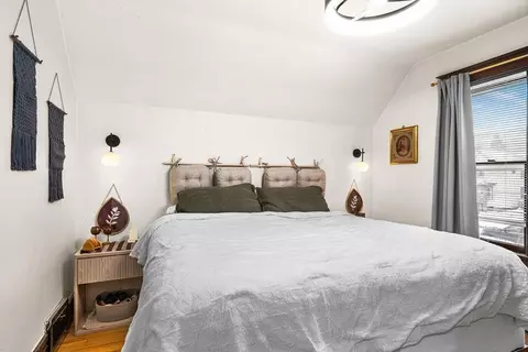Bedroom - 3816 W 5th St, Duluth, MN 55807 photo 3 of 4