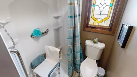 Bath - 941 Mary Ave, Willmar, MN 56201 photo 3 of 6