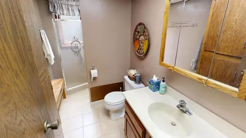 Bath - 941 Mary Ave, Willmar, MN 56201 photo 5 of 6
