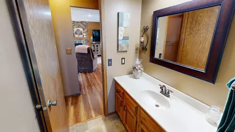 Bath - 941 Mary Ave, Willmar, MN 56201 photo 4 of 6