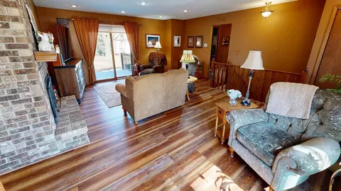 Living - 941 Mary Ave, Willmar, MN 56201 photo 2 of 5
