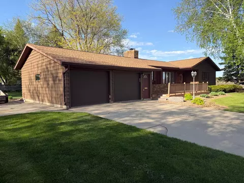 941 Mary Ave, Willmar, MN 56201