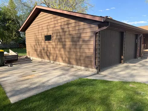 Exterior - 941 Mary Ave, Willmar, MN 56201 photo 8 of 17