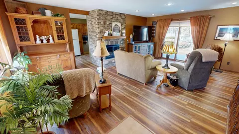 Living - 941 Mary Ave, Willmar, MN 56201 photo 1 of 5
