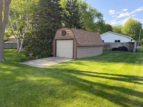 Exterior - 941 Mary Ave, Willmar, MN 56201 photo 6 of 17