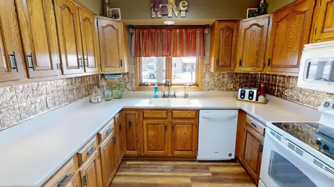 Kitchen - 941 Mary Ave, Willmar, MN 56201 photo 2 of 4