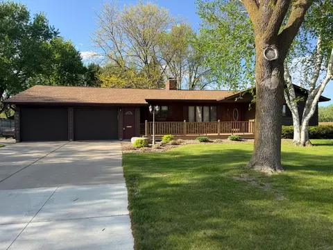 Exterior - 941 Mary Ave, Willmar, MN 56201 photo 7 of 17
