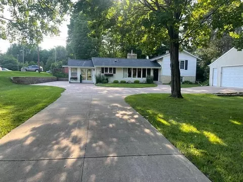 935 Century Ave N, Maplewood, MN 55119