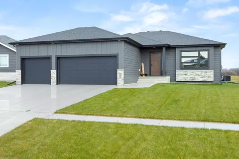 6628 14th St S, Fargo, ND 58104