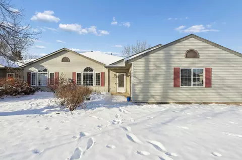 1324 Carriage Dr #B, Hudson, WI 54016