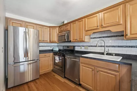 Kitchen - 1650 Hickory Hill Dr, Eagan, MN 55122 photo 2 of 3