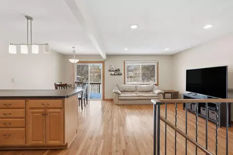 1650 Hickory Hill Dr, Eagan, MN 55122