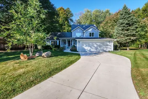 1045 Crest Ridge Ct, Mound, MN 55364
