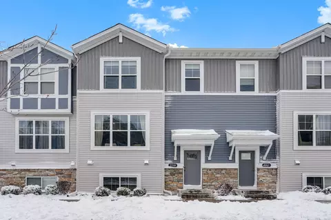 2210 Gateway Curv, North Saint Paul, MN 55109