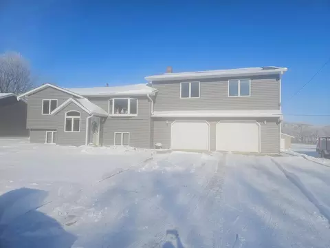 209 2nd St NE, Clarks Grove, MN 56016