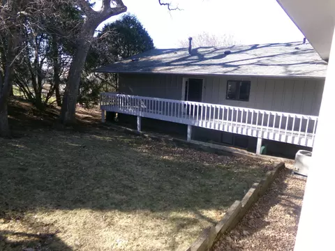 2 Hazeltine Ests, Chaska, MN 55318