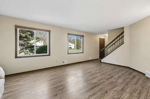 3873 Dolomite Dr, Eagan, MN 55122 photo 10