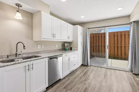 3873 Dolomite Dr, Eagan, MN 55122 photo 7
