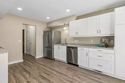 3873 Dolomite Dr, Eagan, MN 55122 photo 2