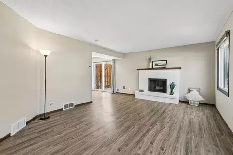 3873 Dolomite Dr, Eagan, MN 55122 photo 8