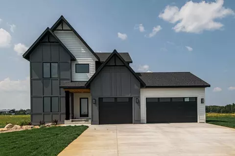 2811 Wildflower Ln SW, Rochester, MN 55902