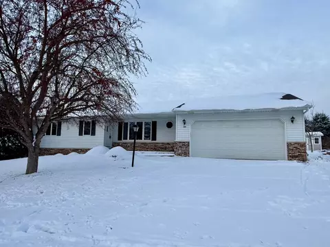 280 4th Ave SE, Plainview, MN 55964