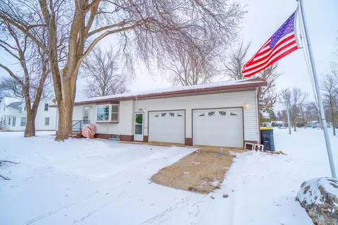 332 4th St NW, Perham, MN 56573