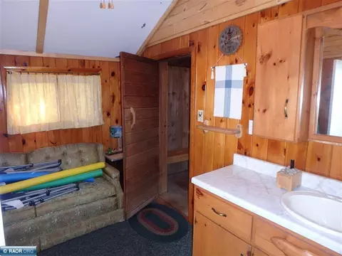 Bath - 3779 Sundling Rd, Tower, MN 55790 photo 2 of 3