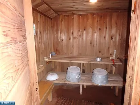 Bath - 3779 Sundling Rd, Tower, MN 55790 photo 3 of 3