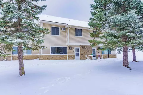 22 E 13th St, Waconia, MN 55387