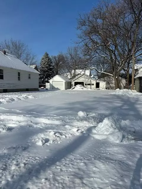 402 6th Pl NW, Austin, MN 55912