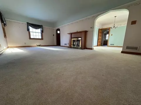Living - 700 Oakland Pl NE, Austin, MN 55912 photo 3 of 5