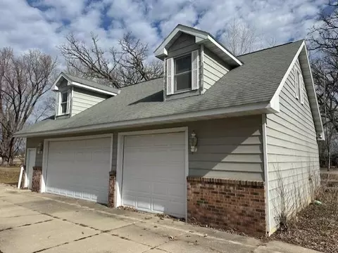 Exterior - 700 Oakland Pl NE, Austin, MN 55912 photo 3 of 3