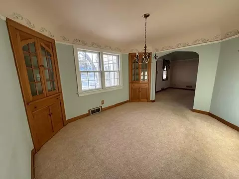 Living - 700 Oakland Pl NE, Austin, MN 55912 photo 4 of 5