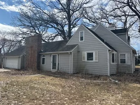 Exterior - 700 Oakland Pl NE, Austin, MN 55912 photo 2 of 3