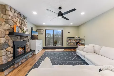 5607 Green Circle Dr #209, Minnetonka, MN 55343