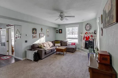 Living - 839 Bluff Ave, Brainerd, MN 56401 photo 2 of 3